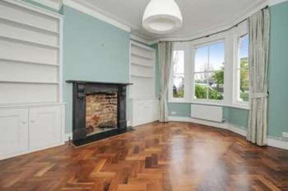 5 bedroom Detached t...